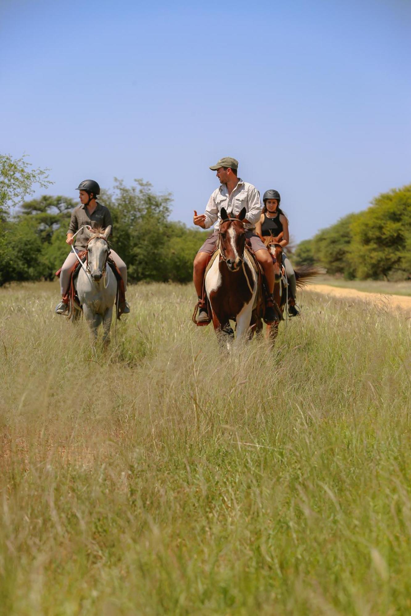 Otjiwa Safari Lodge Очиваронго Екстер'єр фото