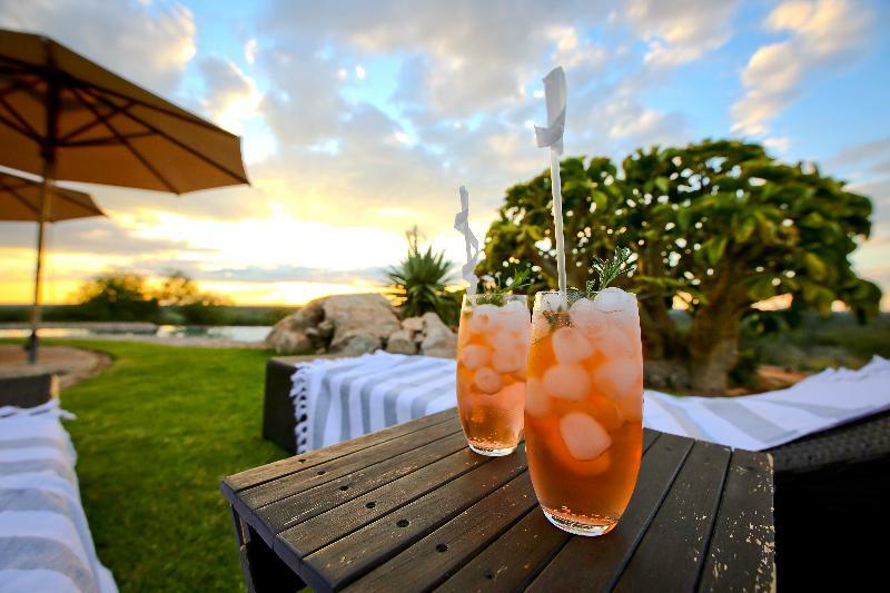 Otjiwa Safari Lodge Очиваронго Екстер'єр фото